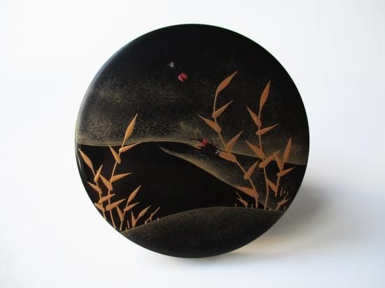 蛍蒔絵 錫縁一文字香合 (共箱)新井宗賀 - 茶道具販売 栗林園 蛍蒔絵 錫縁一文字香合 (共箱)新井宗賀 - 茶道具販売 栗林園