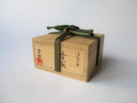 蛍蒔絵 錫縁一文字香合 (共箱)新井宗賀 - 茶道具販売 栗林園 蛍蒔絵 錫縁一文字香合 (共箱)新井宗賀 - 茶道具販売 栗林園