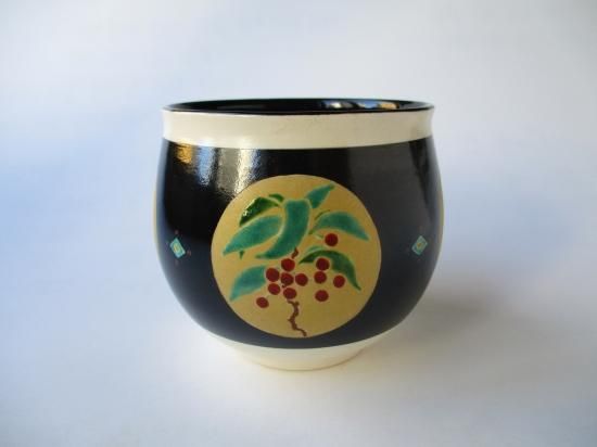 黒釉 円窓四季折々茶碗 (共箱)通次阿山 - 茶道具販売 栗林園 黒釉 円窓四季折々茶碗 (共箱)通次阿山 - 茶道具販売 栗林園