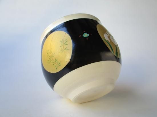 黒釉 円窓四季折々茶碗 (共箱)通次阿山 - 茶道具販売 栗林園
