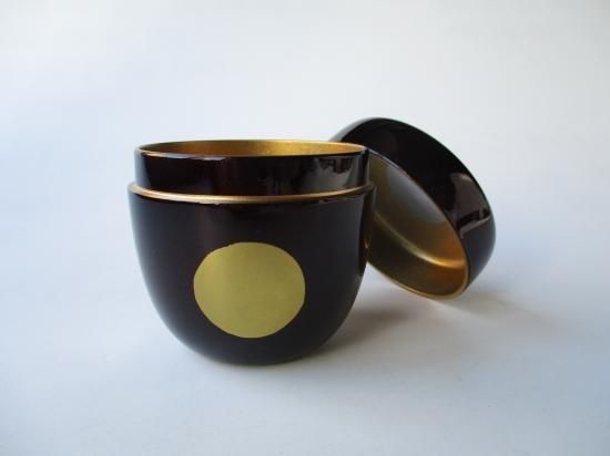 溜塗 日月蒔絵中棗 (紙箱)東雲 - 茶道具販売 栗林園 溜塗 日月蒔絵中棗 (紙箱)東雲 - 茶道具販売 栗林園