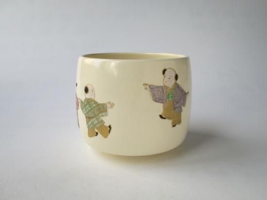 色絵 輪になって遊ぼ茶碗 (共箱)通次智子 - 茶道具販売 栗林園 色絵 輪になって遊ぼ茶碗 (共箱)通次智子 - 茶道具販売 栗林園