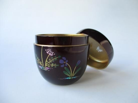 溜塗 春草蒔絵中棗 (紙箱)東雲 - 茶道具販売 栗林園 溜塗 春草蒔絵中棗 (紙箱)東雲 - 茶道具販売 栗林園