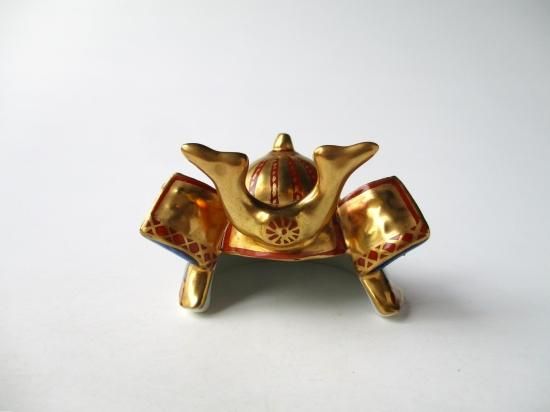 金襴手 兜蓋置 (共箱)高野昭阿弥 - 茶道具販売 栗林園 金襴手 兜蓋置 (共箱)高野昭阿弥 - 茶道具販売 栗林園