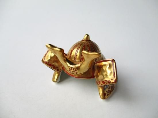 金襴手 兜蓋置 (共箱)高野昭阿弥 - 茶道具販売 栗林園 金襴手 兜蓋置 (共箱)高野昭阿弥 - 茶道具販売 栗林園