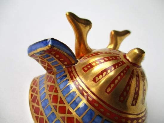 金襴手 兜蓋置 (共箱)高野昭阿弥 - 茶道具販売 栗林園 金襴手 兜蓋置 (共箱)高野昭阿弥 - 茶道具販売 栗林園