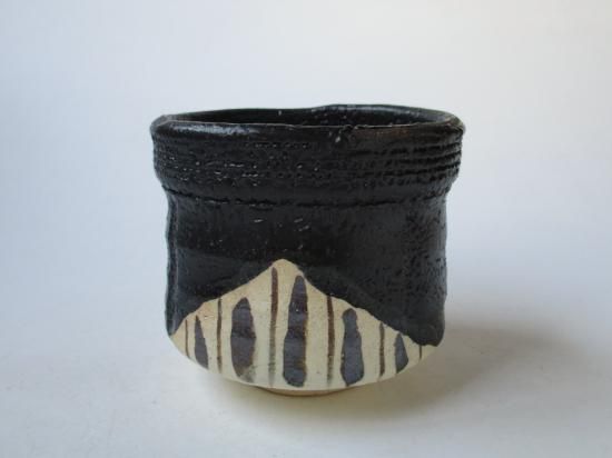 黒織部茶碗 (共箱)通次廣 - 茶道具販売 栗林園 黒織部茶碗 (共箱)通次廣 - 茶道具販売 栗林園