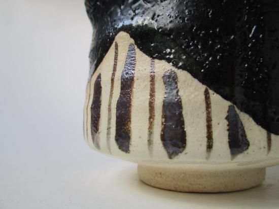 黒織部茶碗 (共箱)通次廣 - 茶道具販売 栗林園 黒織部茶碗 (共箱)通次廣 - 茶道具販売 栗林園
