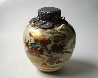 【期間限定お試し価格】 色絵 梅に月紋 飾壷 (共箱)岡田暁山 - 茶道具販売 栗林園 花器、壷