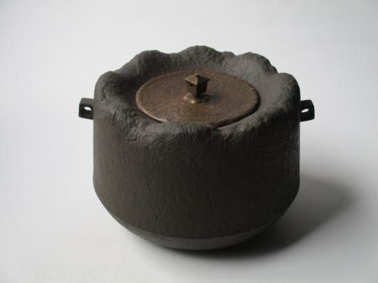 矢筈釜 (共箱)十二代 加藤忠三朗 - 茶道具販売 栗林園 矢筈釜 (共箱)十二代 加藤忠三朗 - 茶道具販売 栗林園