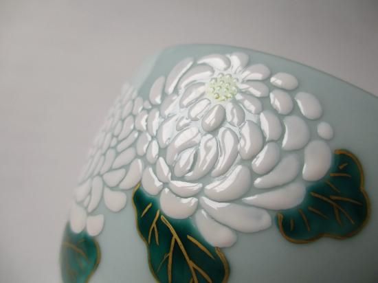 青磁釉 白菊絵茶碗 (共箱)今岡都 - 茶道具販売 栗林園