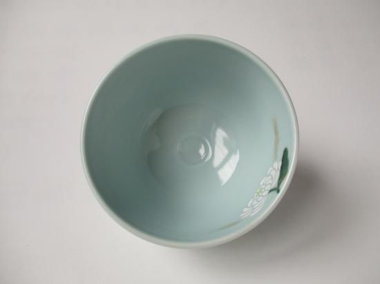 青磁釉 白菊絵茶碗 (共箱)今岡都 - 茶道具販売 栗林園