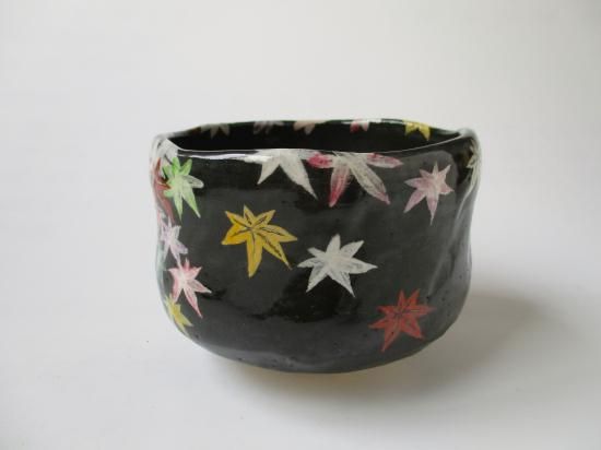 送料込【逢絢亭・新品】茶道具 茶碗 楽焼 槍梅の絵 吉村楽入 共箱入り 送料込【逢絢亭・新品】茶道具 茶碗 楽焼 槍梅の絵 吉村楽入 共