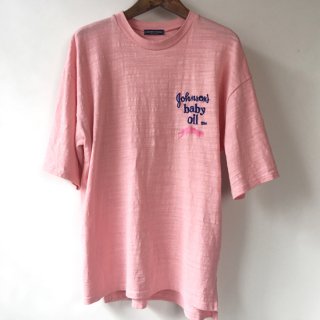 Johnsons baby oil(ジョンソン ベビーオイル) ロゴ刺繍Tシャツ 半袖ピンク/レターパックライト可