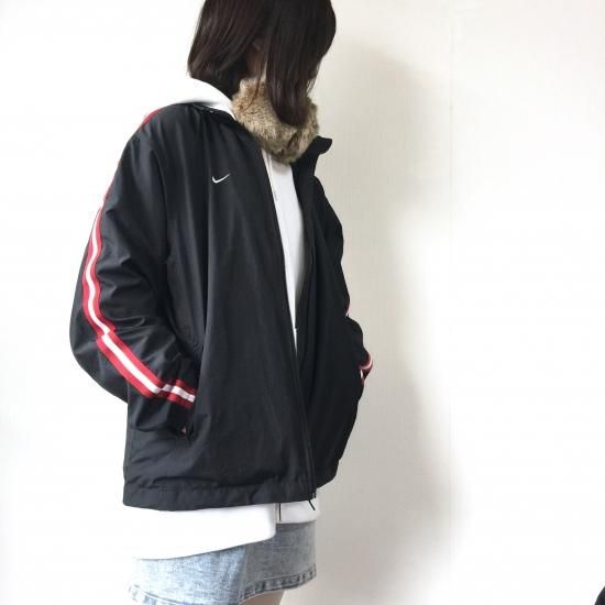 NIKE ナイロントラックジャケット MADE in VUIETNAM 黒×赤白 NIKE ナイロントラックジャケット MADE in VUIETNAM 黒×赤白