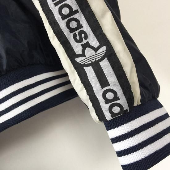 adidas ナイロンプルオーバー BIGトレフォイル刺繍 紺×白 adidas ナイロンプルオーバー BIGトレフォイル刺繍 紺×白