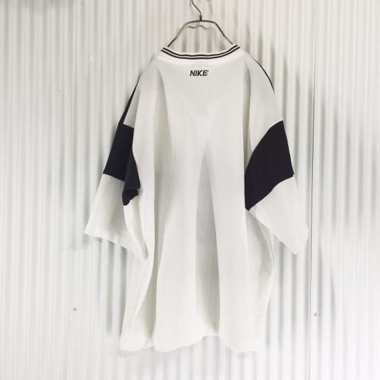 NIKE(ナイキ)ロゴ刺繍 モノトーンゲームシャツ 半袖 - 古着屋 NIKE(ナイキ)ロゴ刺繍 モノトーンゲームシャツ 半袖 - 古着屋