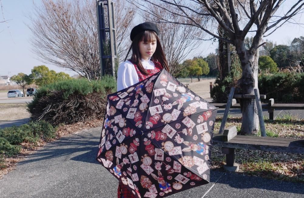 安全 傑作 カールヘルム 不思議の国のアリス マッドハッター Tシャツ