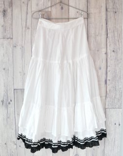 白黒テープ×フラワーレース アンティークインナースカート