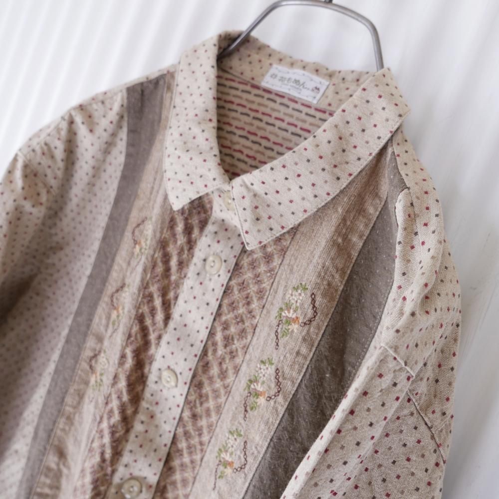 ヴィンテージ レトロ古着 ペガサス刺繍ノーカラーブラウス アッシュブラウン系 OKINAWA ”BIG Shisa” SOUVENIR JACKET（DEADSTOCK） - 古着屋