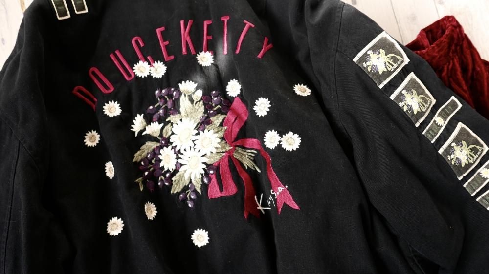 KETTY 花束刺繍×ワッペンたくさんブルゾン/くろ-古着屋マッシュ KETTY 花束刺繍×ワッペンたくさんブルゾン/くろ-古着屋マッシュ