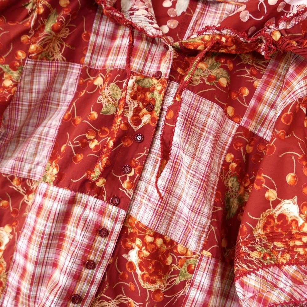 PINK HOUSE チェリーパッチワークフリルフードブラウス－古着屋マッシュ