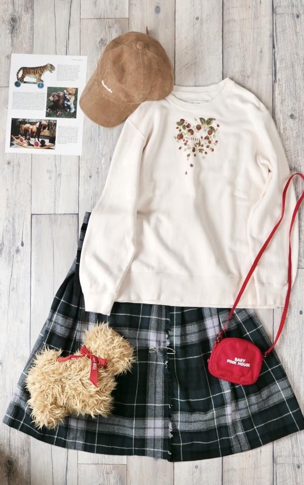 ピンクハウス　フード付き　スウェット　プルオーバー　総柄　イチゴ　黒 ピンクハウス フード付き スウェット プルオーバー 総柄 イチゴ