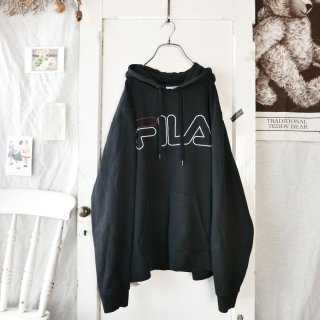 FILA BIGロゴ刺繍スウェットフーディ/Black