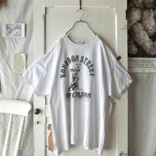 DILDAN BOURBON STREET Tee