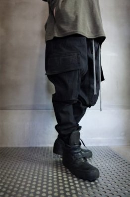 <img class='new_mark_img1' src='https://img.shop-pro.jp/img/new/icons8.gif' style='border:none;display:inline;margin:0px;padding:0px;width:auto;' />A.F ARTEFACT Denim Sarouel Cargo Pants
