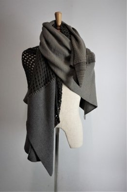 <img class='new_mark_img1' src='https://img.shop-pro.jp/img/new/icons14.gif' style='border:none;display:inline;margin:0px;padding:0px;width:auto;' />DEVOA Patchwork stole merino wool / cotton 