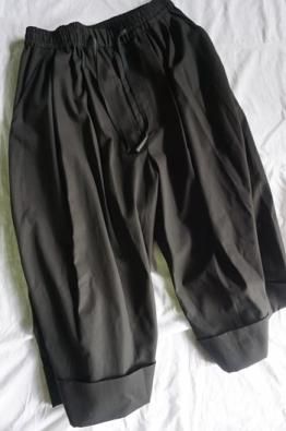 [ISŌ]: Baggy cropped Pants 60/2 cotton gabardine