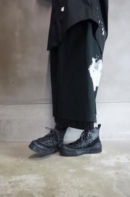 ALMOSTBLACK CUT OFF SHORT DENIM SLACKS													
													
			
