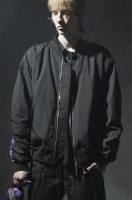 beauty:beast PIXEL CAMOFLAGE SWITCHING ARM BOMBER JACKET

