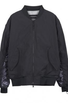 beauty:beast PIXEL CAMOFLAGE SWITCHING ARM BOMBER JACKET


