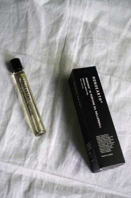 <img class='new_mark_img1' src='https://img.shop-pro.jp/img/new/icons14.gif' style='border:none;display:inline;margin:0px;padding:0px;width:auto;' />MONOEARTHⓇ MORINGA IN PERFUME OIL ROLLERBALL