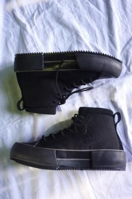 <img class='new_mark_img1' src='https://img.shop-pro.jp/img/new/icons14.gif' style='border:none;display:inline;margin:0px;padding:0px;width:auto;' />DEVOA  Sneaker
