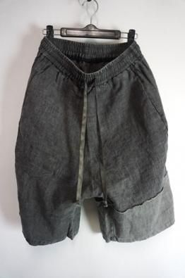 daub ASYMMETRIC SIDE SEAM PATCHWORK SHORTS


