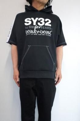 <img class='new_mark_img1' src='https://img.shop-pro.jp/img/new/icons14.gif' style='border:none;display:inline;margin:0px;padding:0px;width:auto;' />SY32x beauty:beast COLLABORATION S/S HOODIE