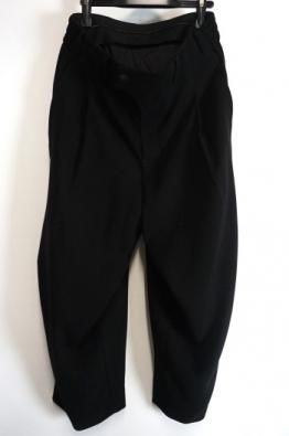 <img class='new_mark_img1' src='https://img.shop-pro.jp/img/new/icons14.gif' style='border:none;display:inline;margin:0px;padding:0px;width:auto;' />DEVOA Cropped pants matte polyester