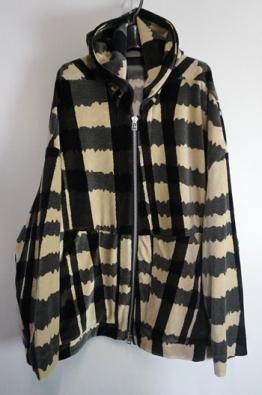 <img class='new_mark_img1' src='https://img.shop-pro.jp/img/new/icons14.gif' style='border:none;display:inline;margin:0px;padding:0px;width:auto;' />A.F ARTEFACT Dolman Hooded  (Jacquard deformed plaid velor)