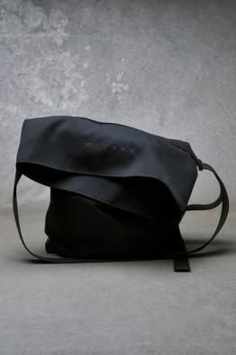 <img class='new_mark_img1' src='https://img.shop-pro.jp/img/new/icons14.gif' style='border:none;display:inline;margin:0px;padding:0px;width:auto;' />DEVOA Shoulder Bag Wool gabardine 