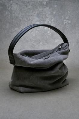 <img class='new_mark_img1' src='https://img.shop-pro.jp/img/new/icons14.gif' style='border:none;display:inline;margin:0px;padding:0px;width:auto;' />DEVOA Shoulder Bag Fariero Sarti Wool