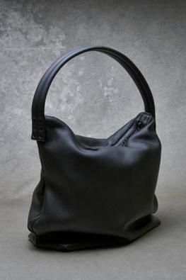 <img class='new_mark_img1' src='https://img.shop-pro.jp/img/new/icons14.gif' style='border:none;display:inline;margin:0px;padding:0px;width:auto;' />DEVOA Shoulder Bag Cow Leather