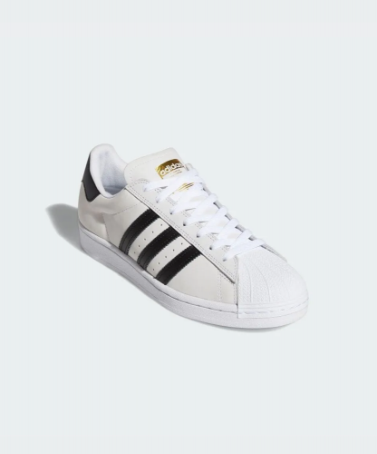 <img class='new_mark_img1' src='https://img.shop-pro.jp/img/new/icons24.gif' style='border:none;display:inline;margin:0px;padding:0px;width:auto;' />ADIDAS  SUPERSTAR ADV WHITEFV 0322</p>