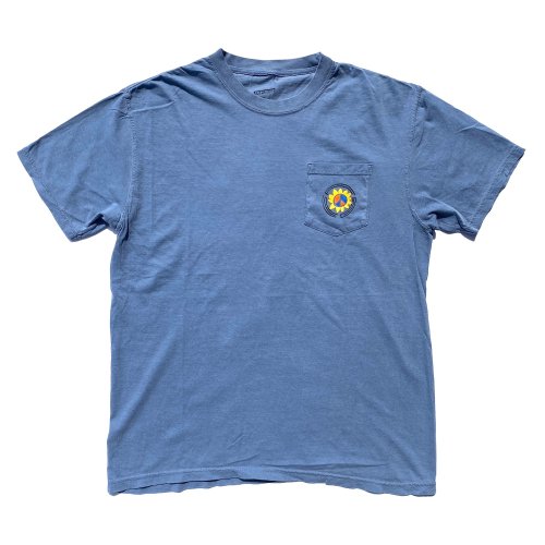 <img class='new_mark_img1' src='https://img.shop-pro.jp/img/new/icons5.gif' style='border:none;display:inline;margin:0px;padding:0px;width:auto;' />FEEL SO GOOD PEACE FLOWER TEE WASHED BLUE
