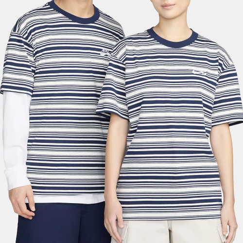 <img class='new_mark_img1' src='https://img.shop-pro.jp/img/new/icons5.gif' style='border:none;display:inline;margin:0px;padding:0px;width:auto;' />NIKE SB   MAX90 STRIPE TEE FQ3712-410