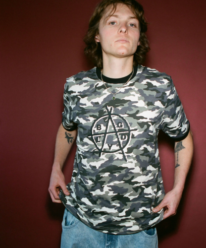 <img class='new_mark_img1' src='https://img.shop-pro.jp/img/new/icons5.gif' style='border:none;display:inline;margin:0px;padding:0px;width:auto;' />BAGLADY  BAGARCHY SANDY CAMO RINGER TOP