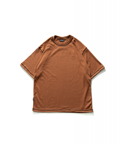 <img class='new_mark_img1' src='https://img.shop-pro.jp/img/new/icons5.gif' style='border:none;display:inline;margin:0px;padding:0px;width:auto;' />LIDAIRPEAKS  STITCHED COTTON TEE LOQUAT 