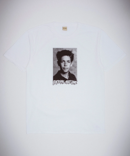 <img class='new_mark_img1' src='https://img.shop-pro.jp/img/new/icons5.gif' style='border:none;display:inline;margin:0px;padding:0px;width:auto;' />FUCKINGAWESOME  GONZ CLASS PHOTO TEE  WHITE